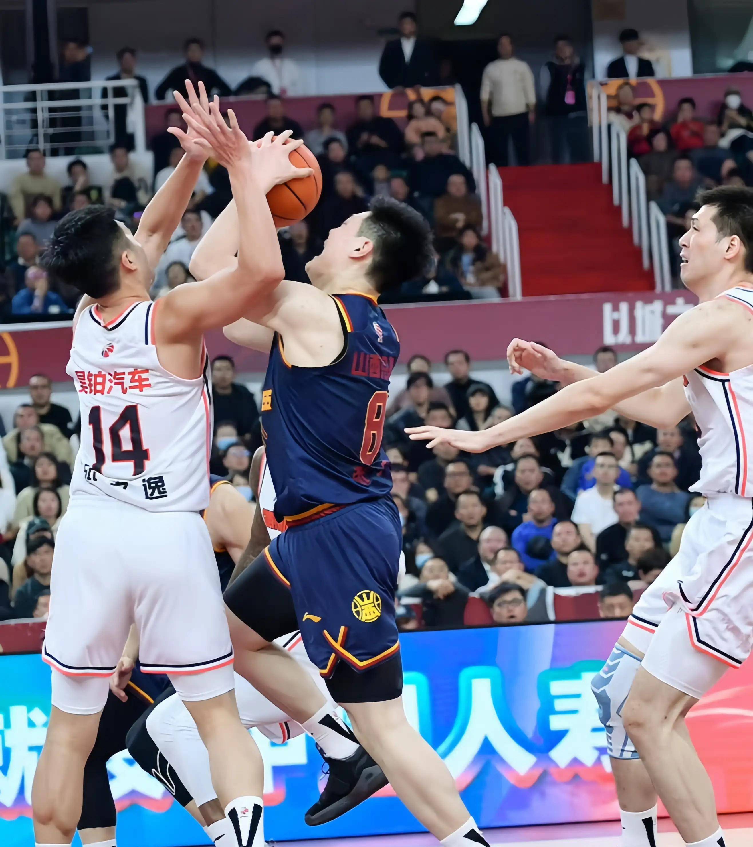 江西队主控发挥亮眼,带领球队获胜 江西队主控发挥亮眼,带领球队获胜